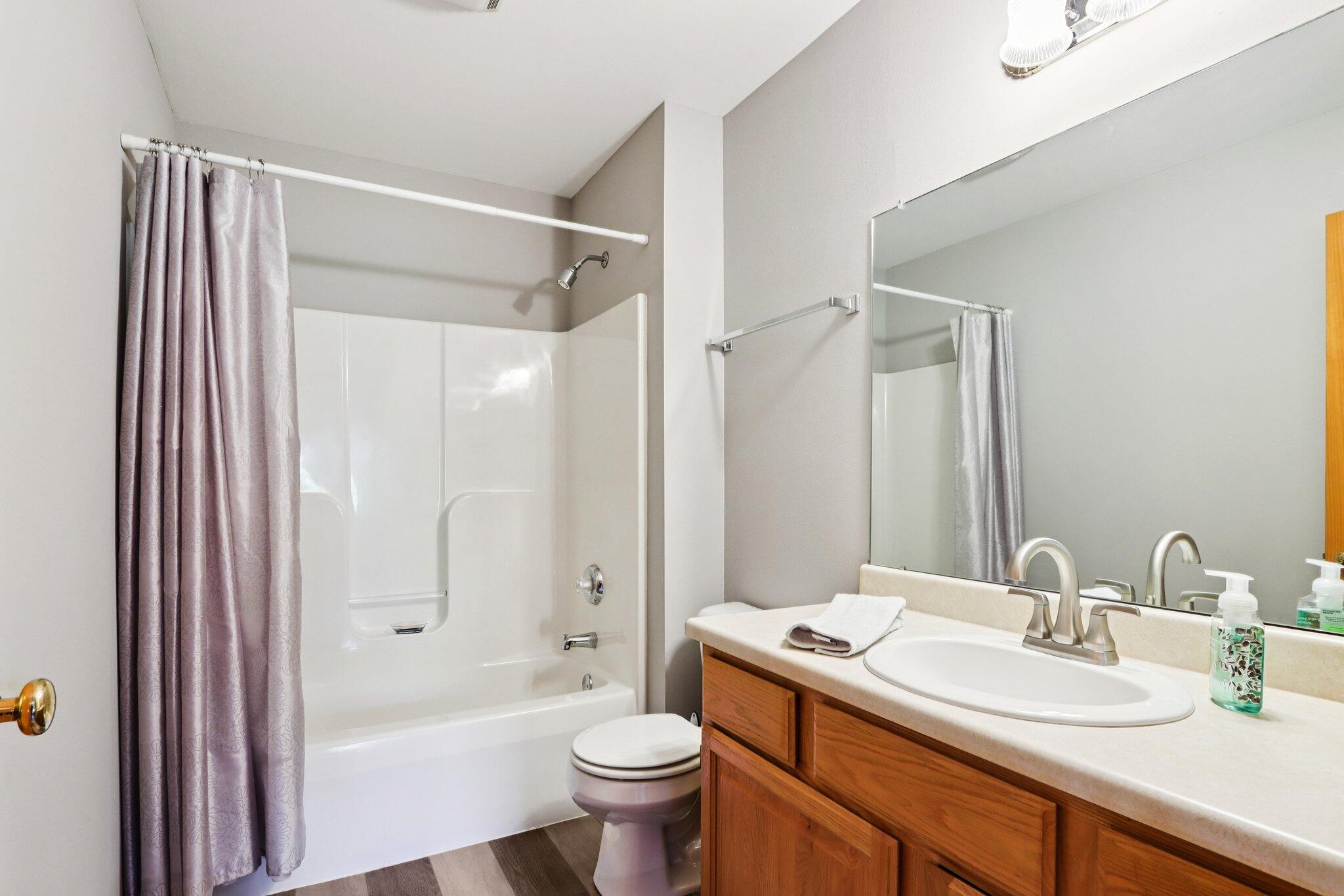 2264 Circle Ridge Road, Unit E Delafield, WI 53018 - Photo 26 of 35 Main bath on upper level