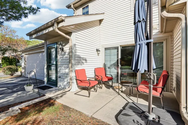 $344,900 | 2264 Circle Ridge Road, Unit E, Delafield, WI 53018