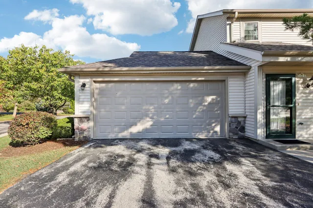 $344,900 | 2264 Circle Ridge Road, Unit E, Delafield, WI 53018