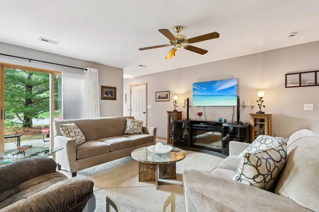 $344,900 | 2264 Circle Ridge Road, Unit E, Delafield, WI 53018