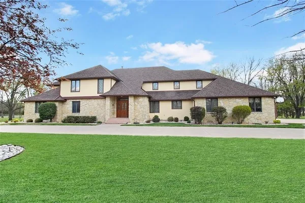 $449,900 | 700 Quail Creek Road, Parsons, KS 67357