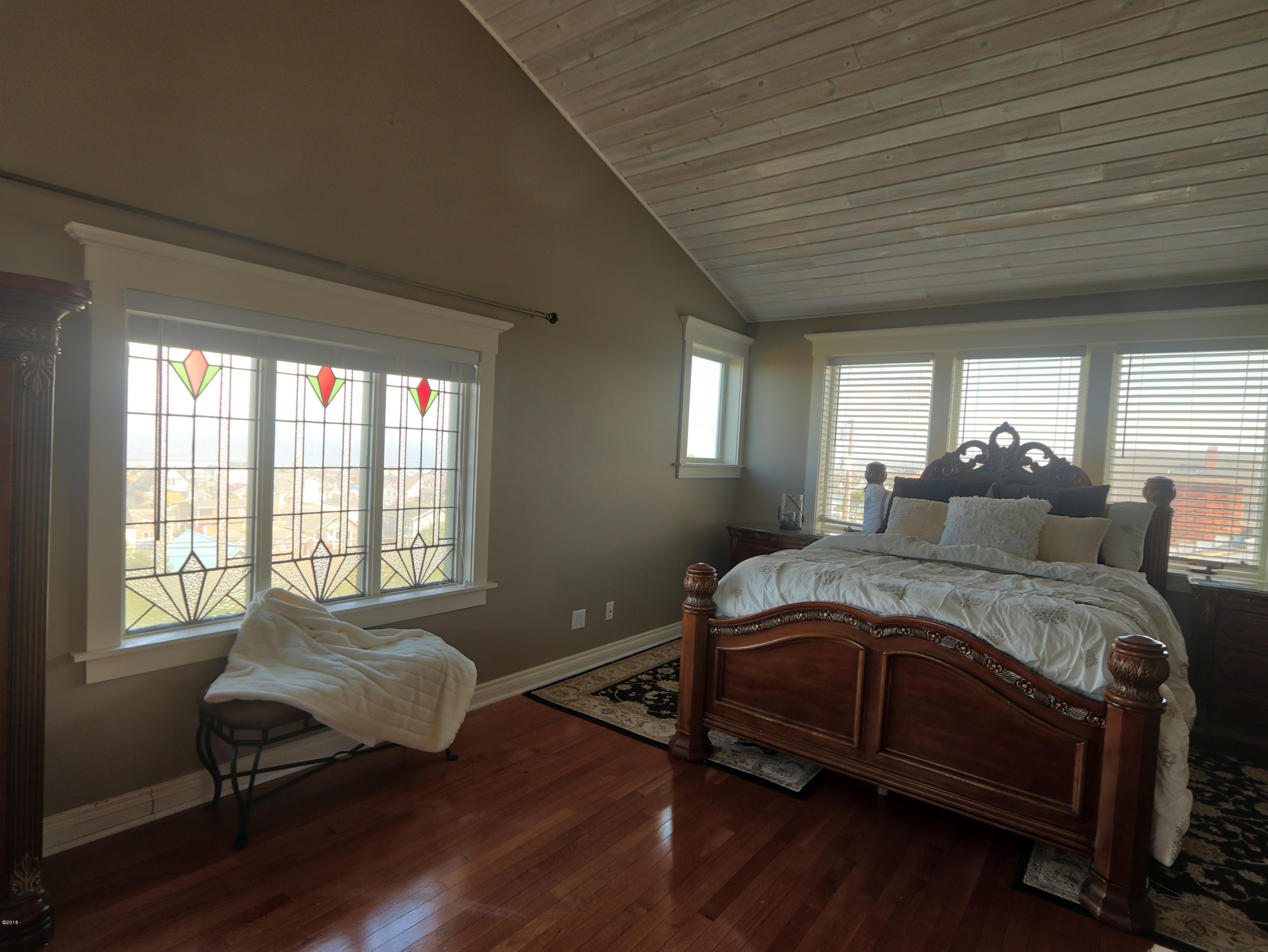 47 Southwest Hurbert Street Newport, OR 97365 - Photo 17 of 34 Master