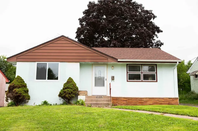 $274,900 | 1685 Fremont Avenue East, St. Paul, MN 55106