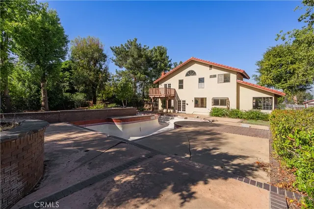 a view of a white house with a yard