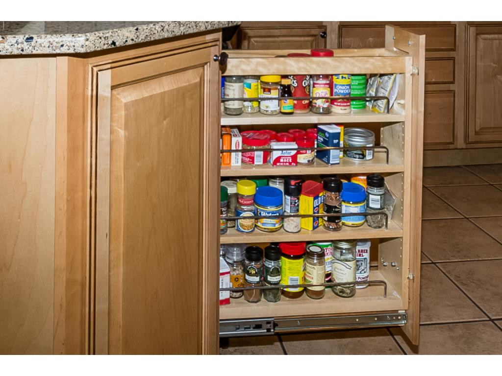 207 Hillside Road Johnson City, TN 37601 - Photo 9 of 36 BUILTIN SPICE RACK