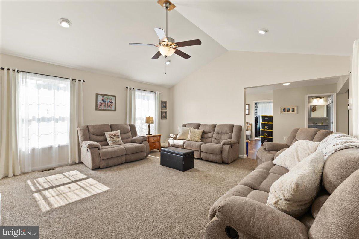 1731 Fels Road Pennsburg, PA 18073 - Photo 4 of 39