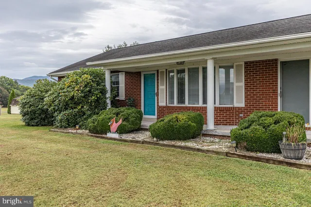 $375,000 | 1 Rowe Drive, Luray, VA 22835