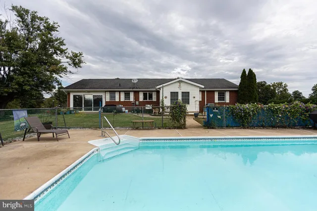 $375,000 | 1 Rowe Drive, Luray, VA 22835