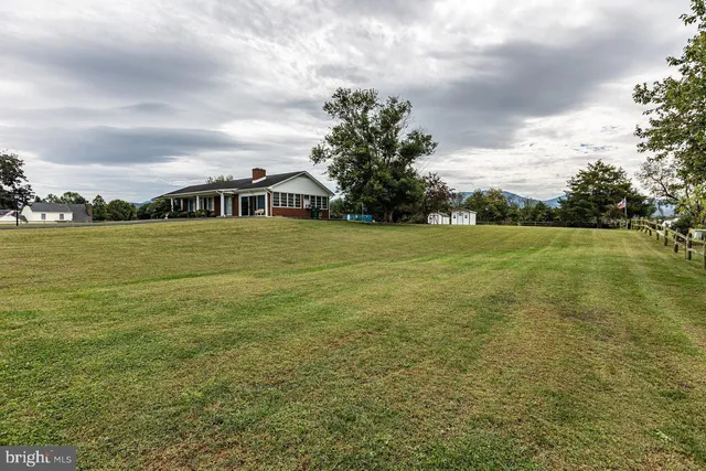 $375,000 | 1 Rowe Drive, Luray, VA 22835