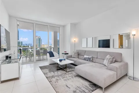 $4,250,000 | 50 South Pointe Drive, Unit 1005, Miami Beach, FL 33139
