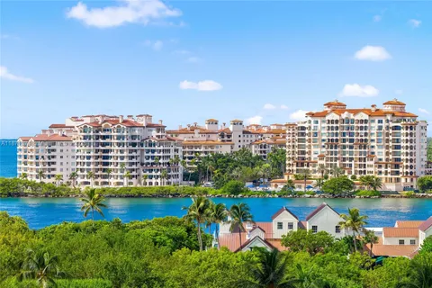 $4,250,000 | 50 South Pointe Drive, Unit 1005, Miami Beach, FL 33139