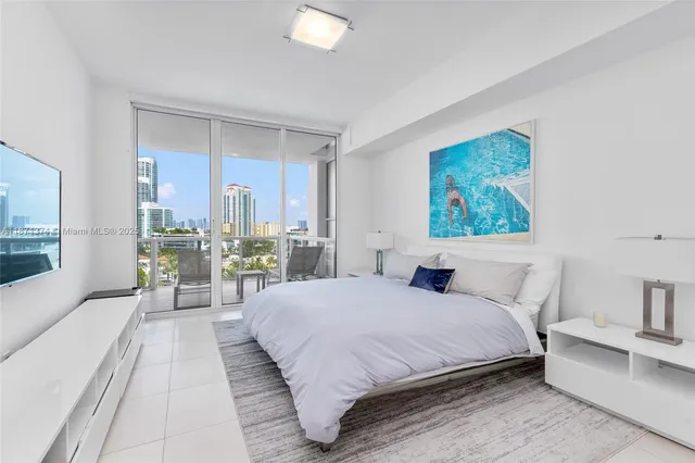 $3,999,000 | 50 South Pointe Drive, Unit 1005, Miami Beach, FL 33139