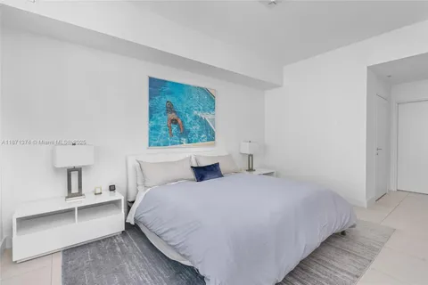 $4,250,000 | 50 South Pointe Drive, Unit 1005, Miami Beach, FL 33139