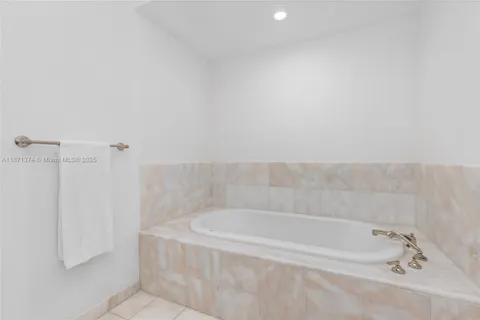 $4,250,000 | 50 South Pointe Drive, Unit 1005, Miami Beach, FL 33139