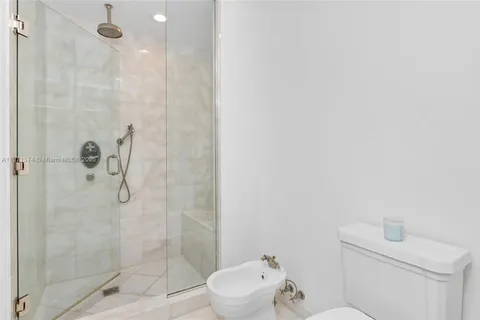 $4,250,000 | 50 South Pointe Drive, Unit 1005, Miami Beach, FL 33139