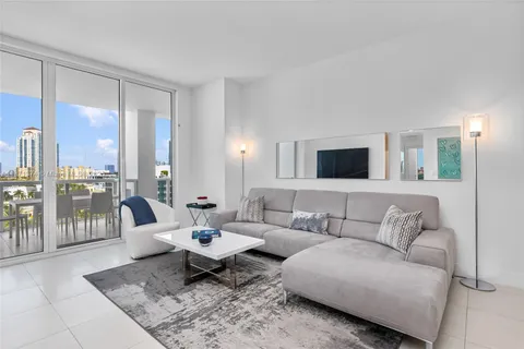 $4,250,000 | 50 South Pointe Drive, Unit 1005, Miami Beach, FL 33139