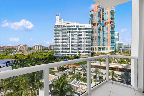 $4,250,000 | 50 South Pointe Drive, Unit 1005, Miami Beach, FL 33139