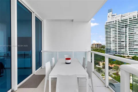 $4,250,000 | 50 South Pointe Drive, Unit 1005, Miami Beach, FL 33139