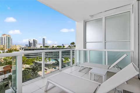 $4,250,000 | 50 South Pointe Drive, Unit 1005, Miami Beach, FL 33139