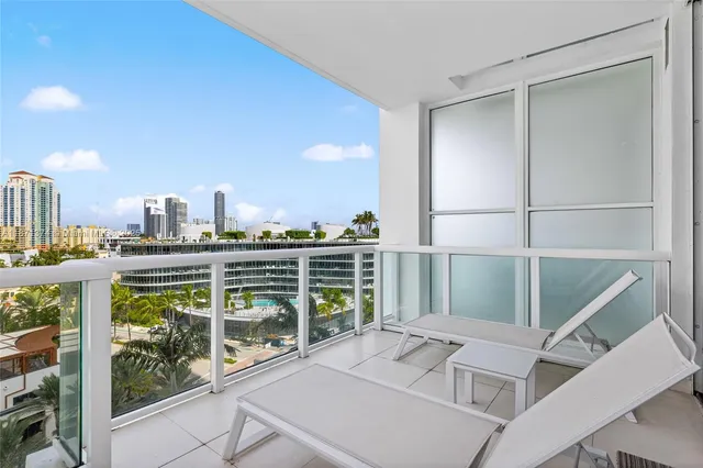 $3,999,000 | 50 South Pointe Drive, Unit 1005, Miami Beach, FL 33139