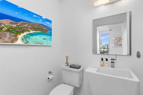 $4,250,000 | 50 South Pointe Drive, Unit 1005, Miami Beach, FL 33139