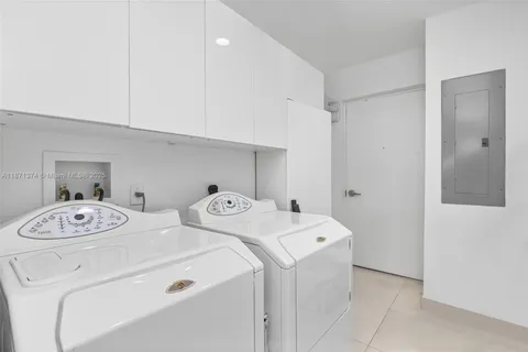 $4,250,000 | 50 South Pointe Drive, Unit 1005, Miami Beach, FL 33139