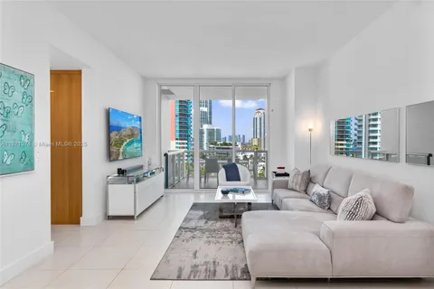 $4,250,000 | 50 South Pointe Drive, Unit 1005, Miami Beach, FL 33139