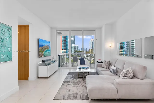$3,999,000 | 50 South Pointe Drive, Unit 1005, Miami Beach, FL 33139