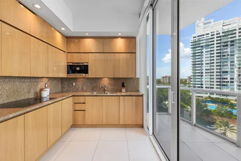 $4,250,000 | 50 South Pointe Drive, Unit 1005, Miami Beach, FL 33139