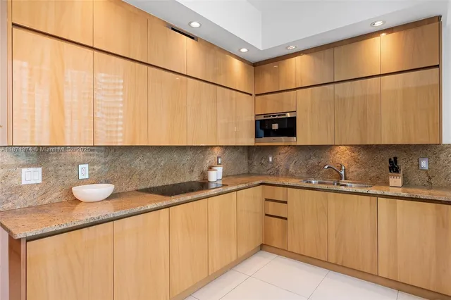 $3,999,000 | 50 South Pointe Drive, Unit 1005, Miami Beach, FL 33139