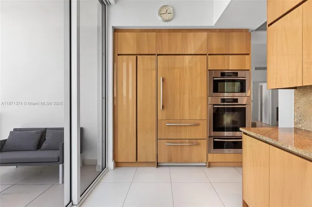 $3,999,000 | 50 South Pointe Drive, Unit 1005, Miami Beach, FL 33139