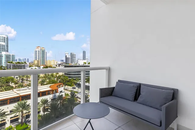 $3,999,000 | 50 South Pointe Drive, Unit 1005, Miami Beach, FL 33139