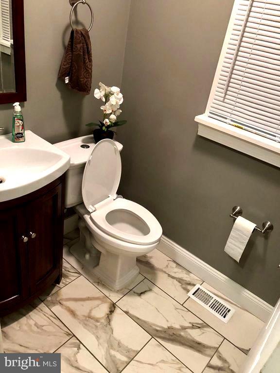 25 Winfield Road Sicklerville, NJ 08081 - Photo 9 of 19 Half bath