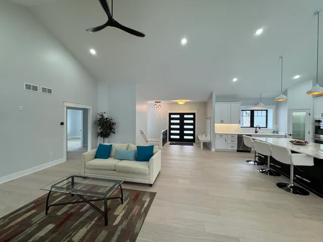 $1,395,000 | 1620 Prestwick Drive, Unit 2043, Geneva, WI 53147