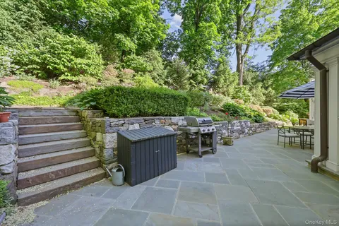 $1,995,000 | 86 Pondfield Road West, Bronxville, NY 10708