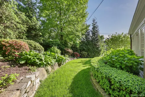 $1,995,000 | 86 Pondfield Road West, Bronxville, NY 10708