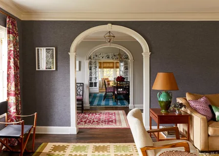 a view of livingroom with furniture