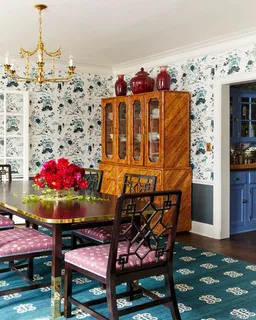 a table and chairs in front of a door