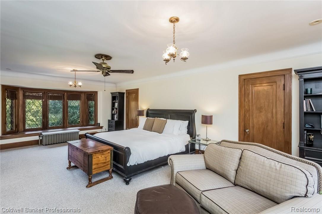1311 Devonshire Road Grosse Pointe, MI 48230 - Photo 29 of 66 034-Master_Bedroom-3251692-medium.jpg