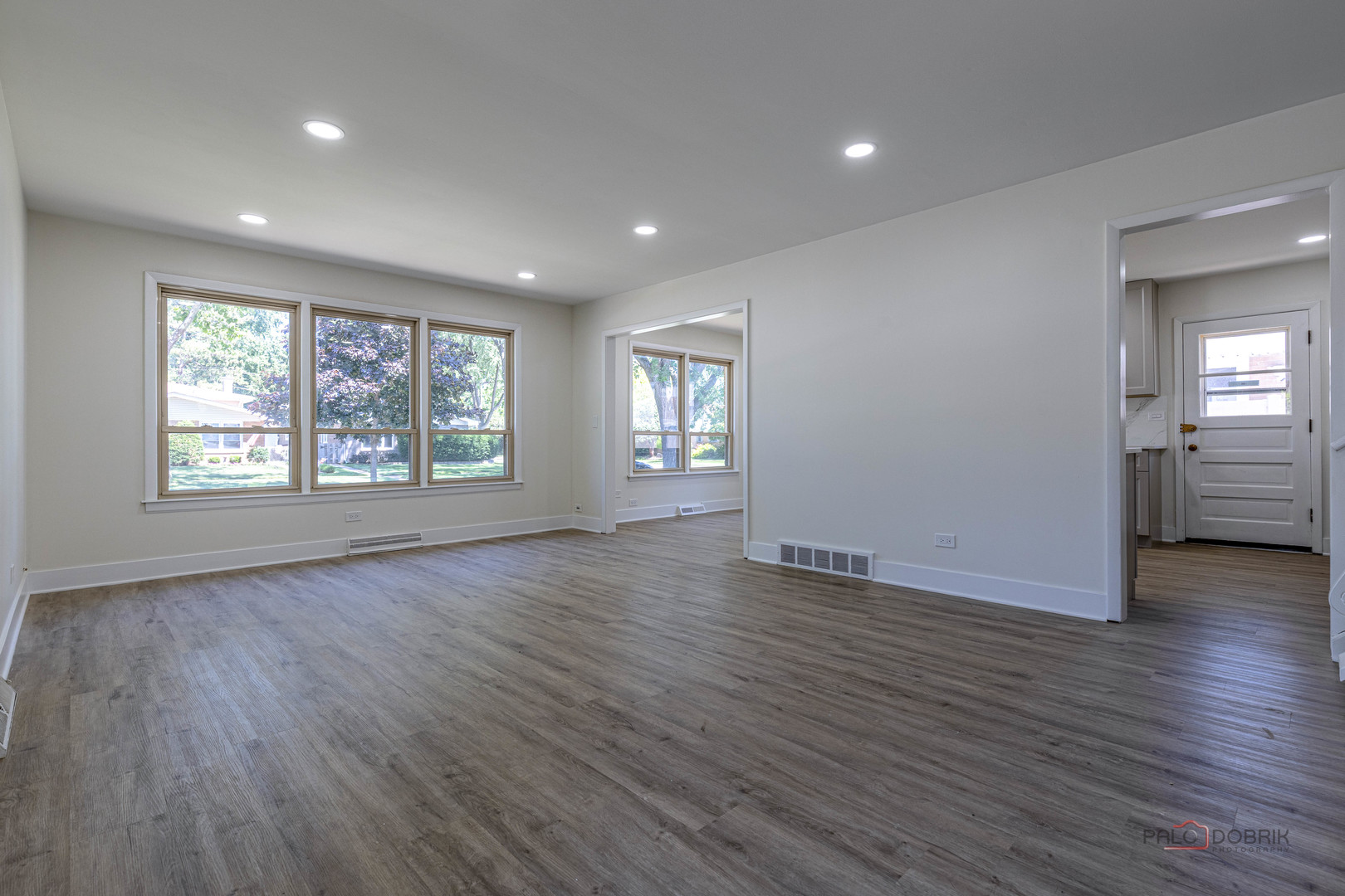 308 Wheeling Avenue Wheeling, IL 60090 - Photo 3 of 20