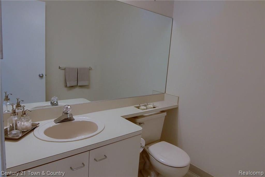 569 Victoria Court Rochester Hills, MI 48307 - Photo 15 of 31