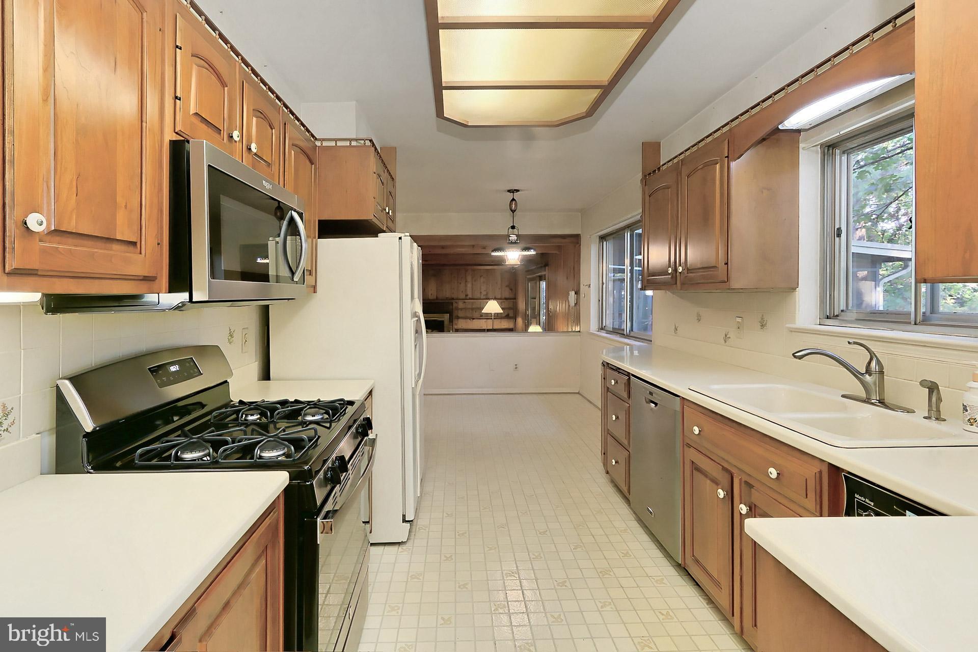 6005 Roxbury Avenue Springfield, VA 22152 - Photo 11 of 45 Kitchen has Newer Stainless Appliances