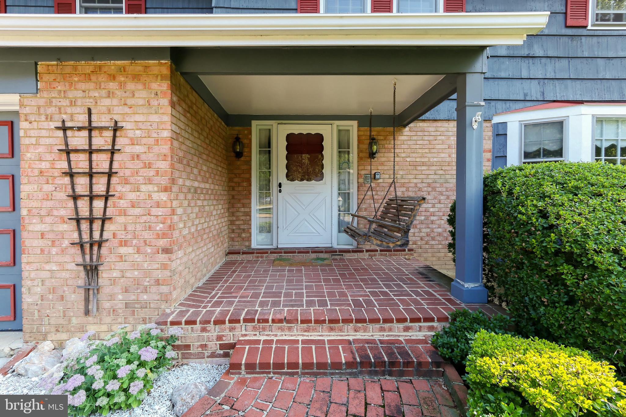 6005 Roxbury Avenue Springfield, VA 22152 - Photo 3 of 45 Charming Entry