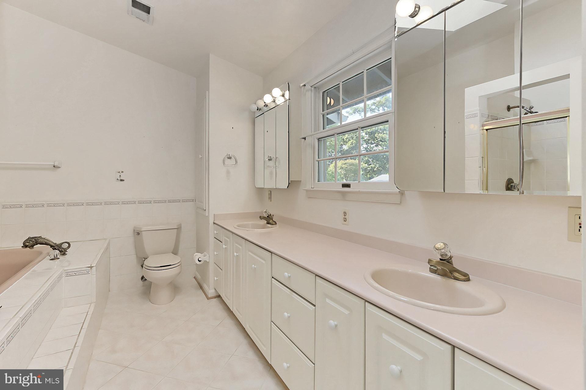 6005 Roxbury Avenue Springfield, VA 22152 - Photo 33 of 45 Owner’s Suite Large Bath
