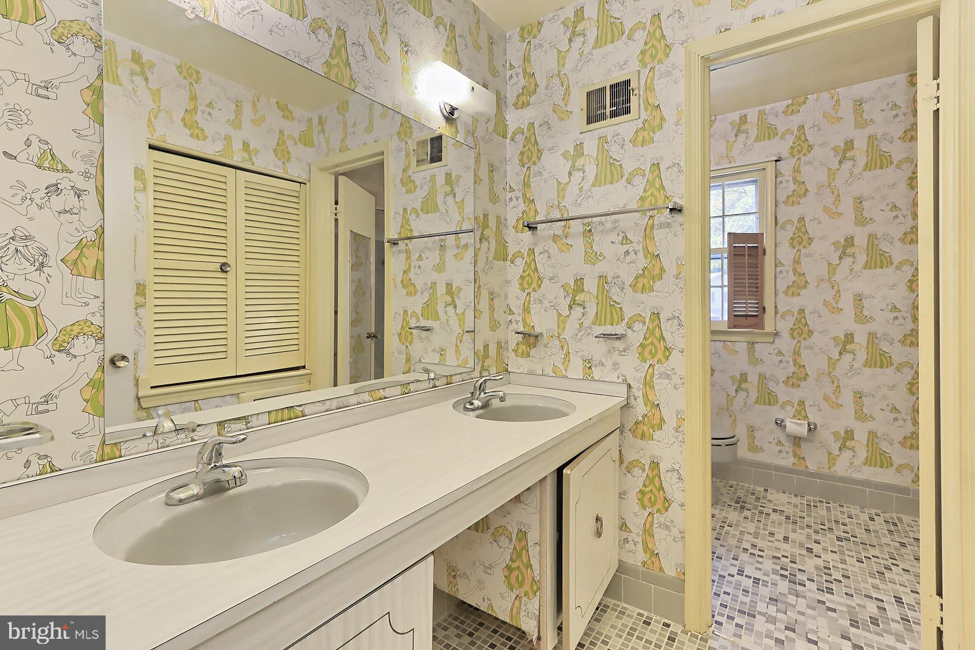 6005 Roxbury Avenue Springfield, VA 22152 - Photo 36 of 45 Very Large Hall Bath w/Double Vanity
