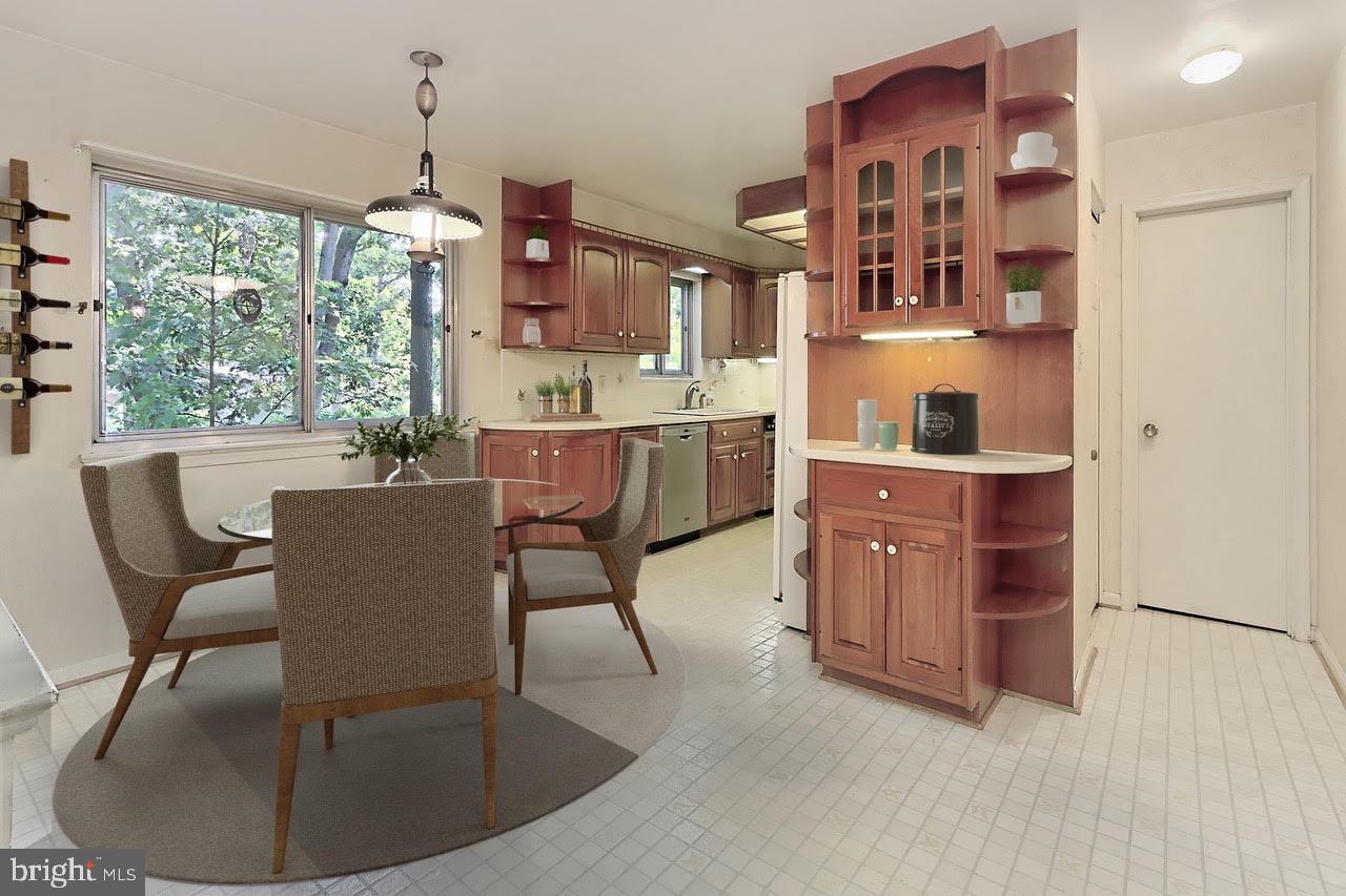 6005 Roxbury Avenue Springfield, VA 22152 - Photo 8 of 45 Lovely Kitchen Breakfast Area. Virtually Staged.