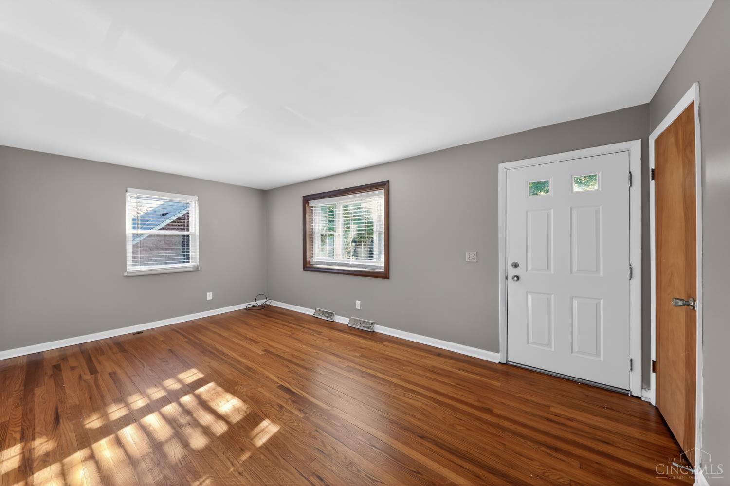 7761 Pippin Road Cincinnati, OH 45239 - Photo 2 of 15