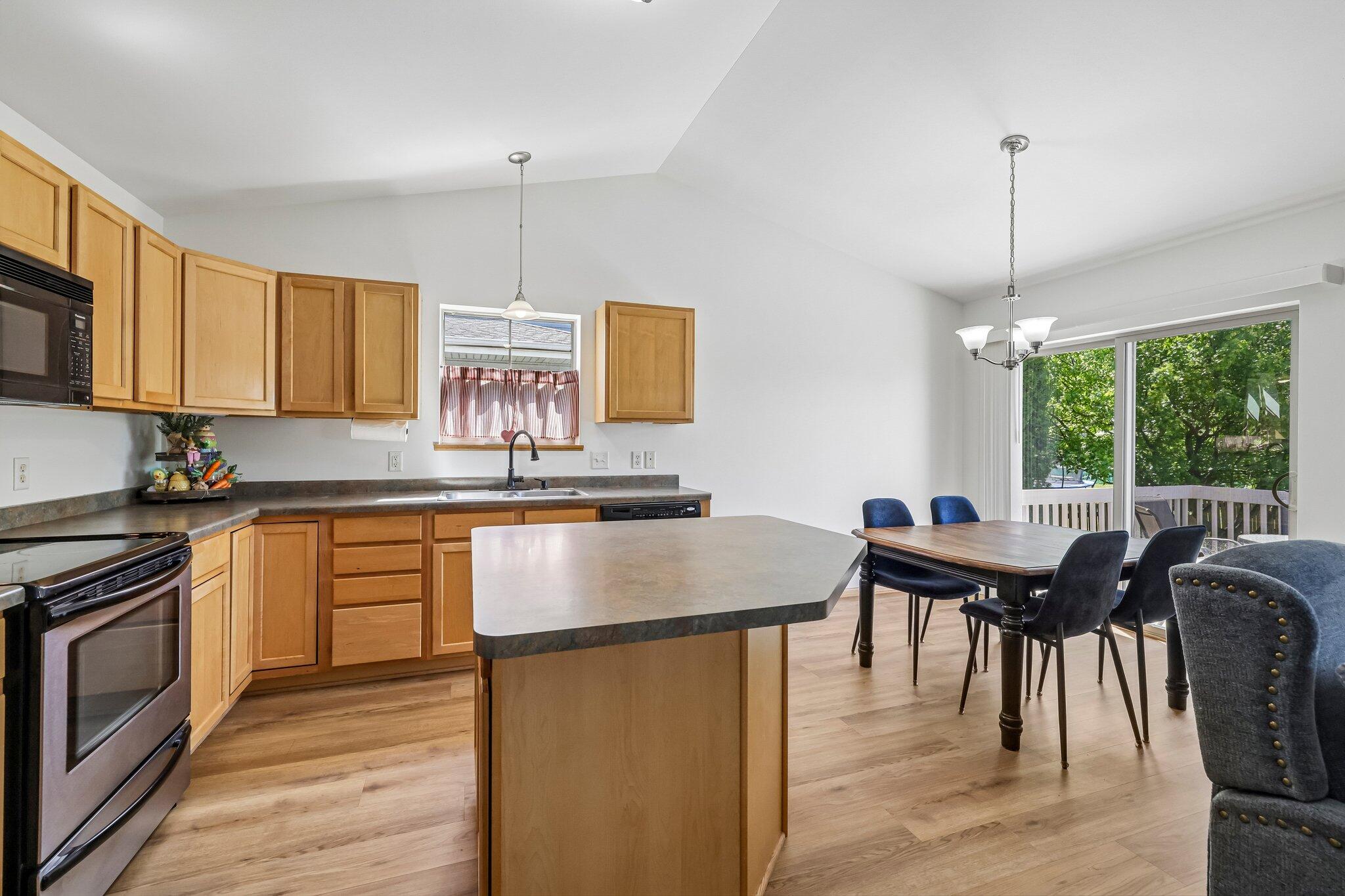 3289 Pleasant Street Sun Prairie, WI 53590 - Photo 10 of 34 Kitchen/Dining Room 2