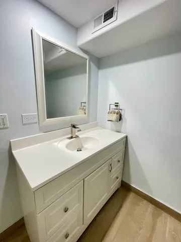 $2,850 | 2112 North Sawyer Avenue, Unit I, Chicago, IL 60647