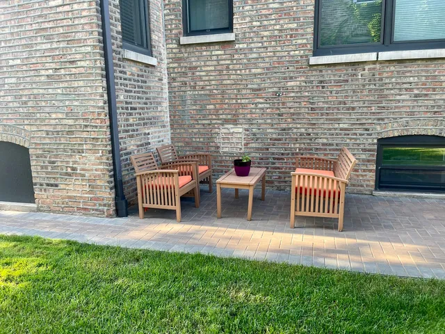 $2,850 | 2112 North Sawyer Avenue, Unit I, Chicago, IL 60647